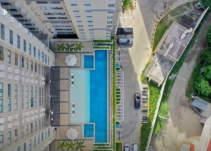 Persimmon Tower 3 With Pool Apartment
