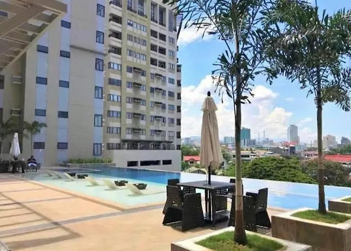 Persimmon Tower 3 With Pool Apartment